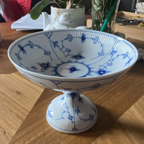 Royal Copenhagen plain blue fluted cake stand with bonus demitasse cup - Picture 2 of 12